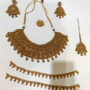 Neck lace set